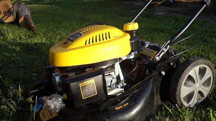 ТОП-5 бензиновых газонокосилок: обзор характеристик, функций и особенностей